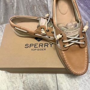 brand new never worn size 8 in men sperry’s they are too siders.